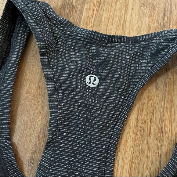 Lululemon Swiftly Tech Racerback Black / Silver, Sz 6 - Picture 5 of 5